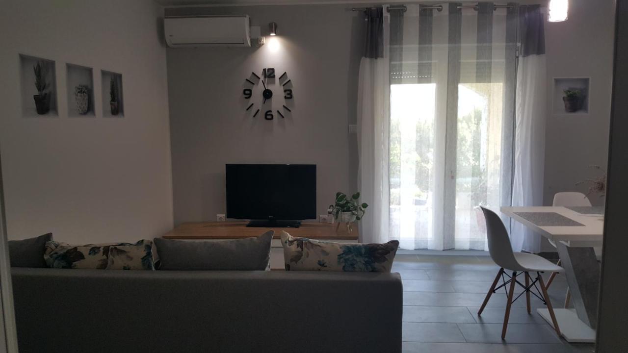 Anđela Home - Krka waterfalls Lozovac Exteriör bild