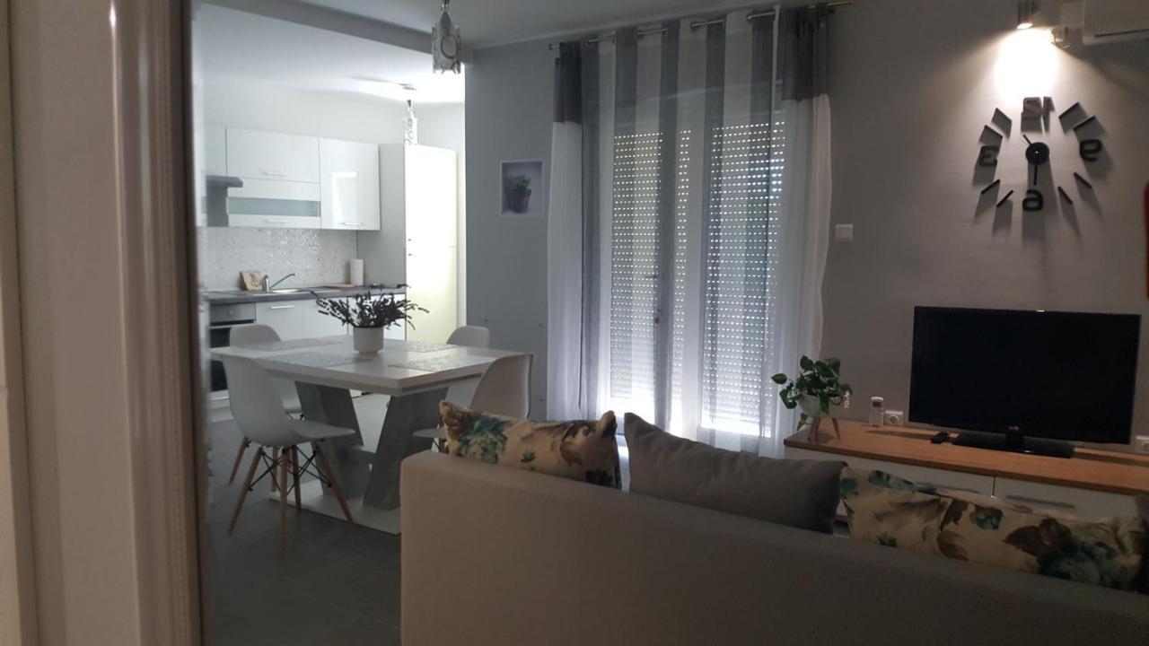 Anđela Home - Krka waterfalls Lozovac Exteriör bild
