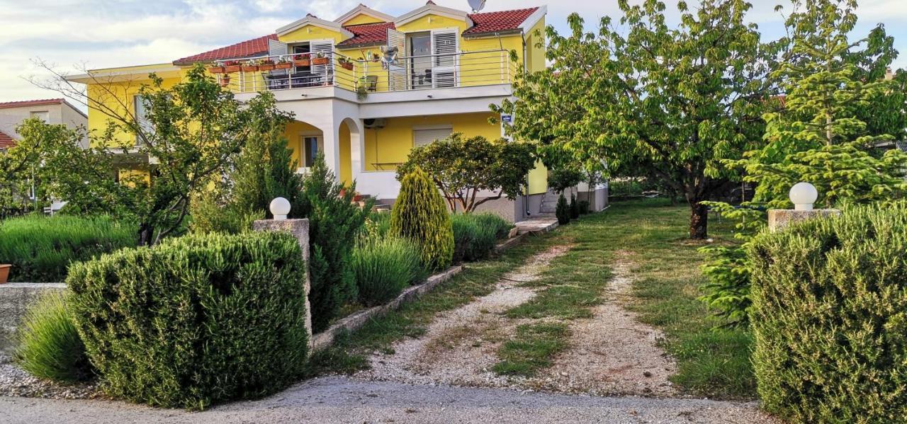 Anđela Home - Krka waterfalls Lozovac Exteriör bild