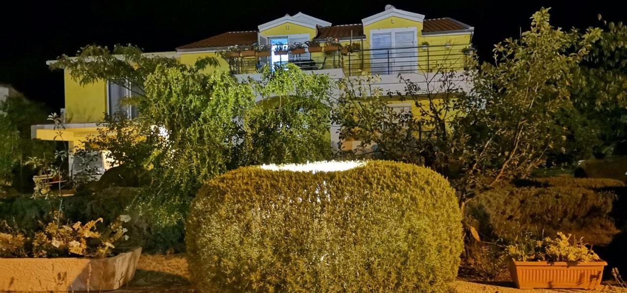 Anđela Home - Krka waterfalls Lozovac Exteriör bild