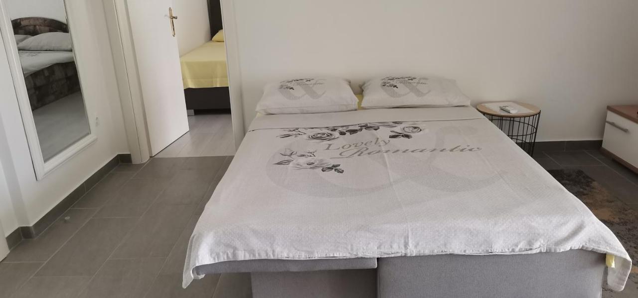 Anđela Home - Krka waterfalls Lozovac Exteriör bild