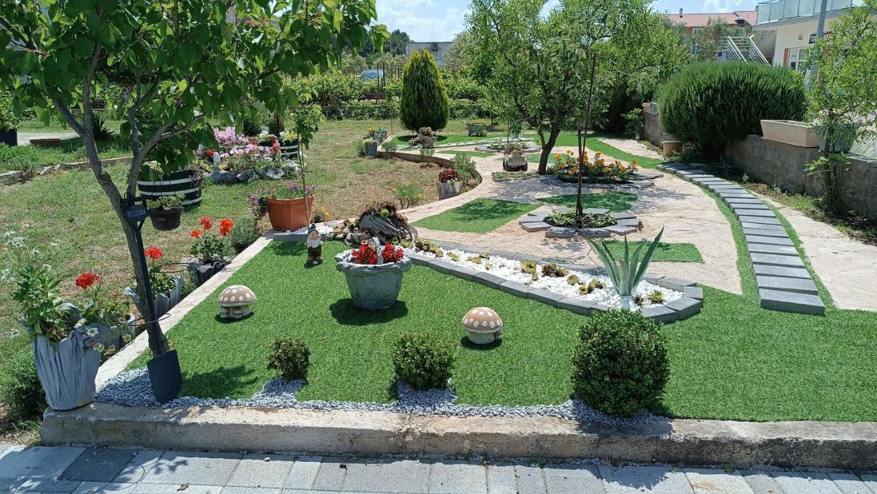 Anđela Home - Krka waterfalls Lozovac Exteriör bild