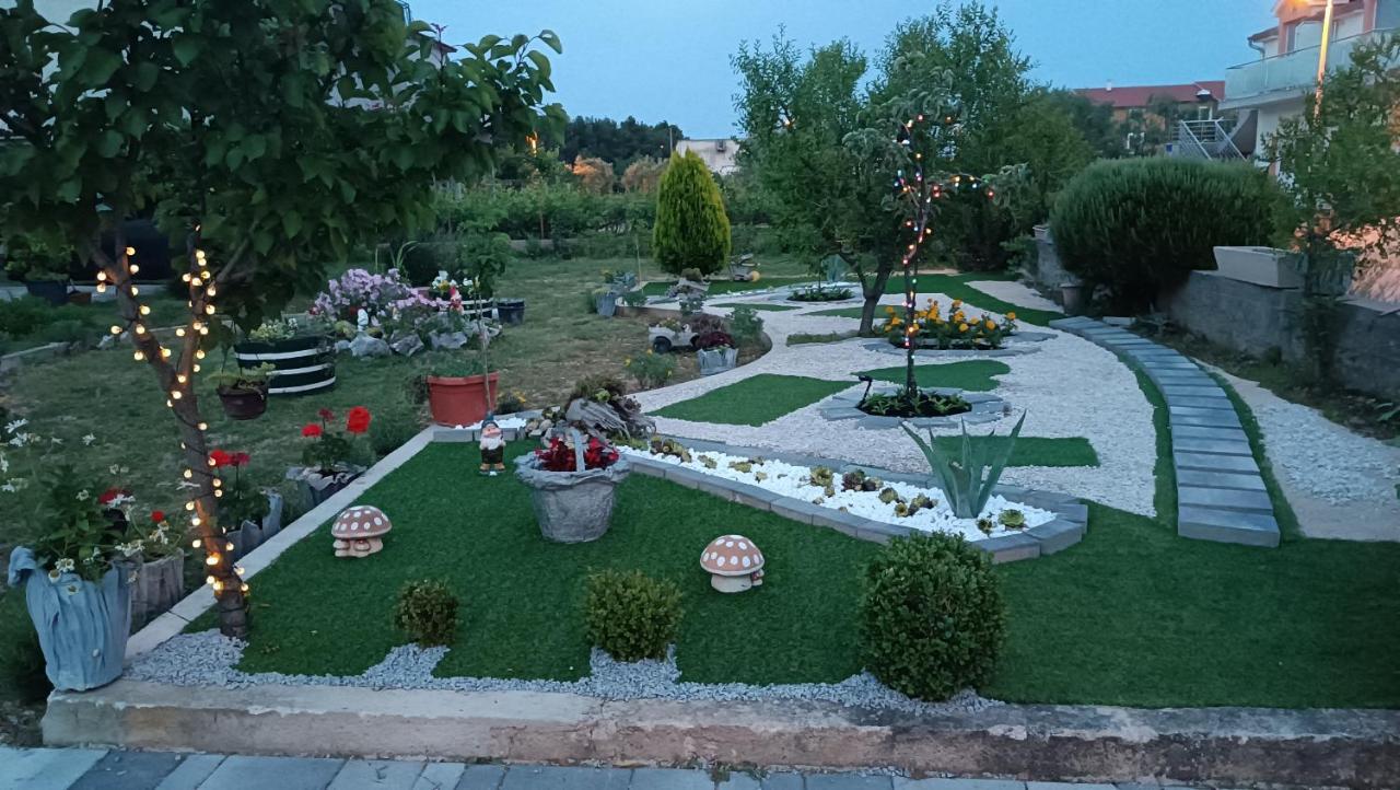 Anđela Home - Krka waterfalls Lozovac Exteriör bild