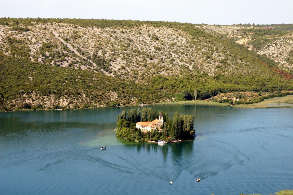 Anđela Home - Krka waterfalls Lozovac Exteriör bild