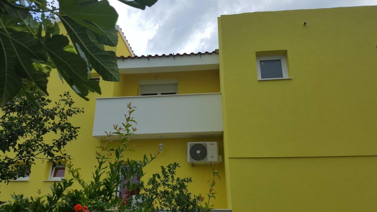 Anđela Home - Krka waterfalls Lozovac Exteriör bild
